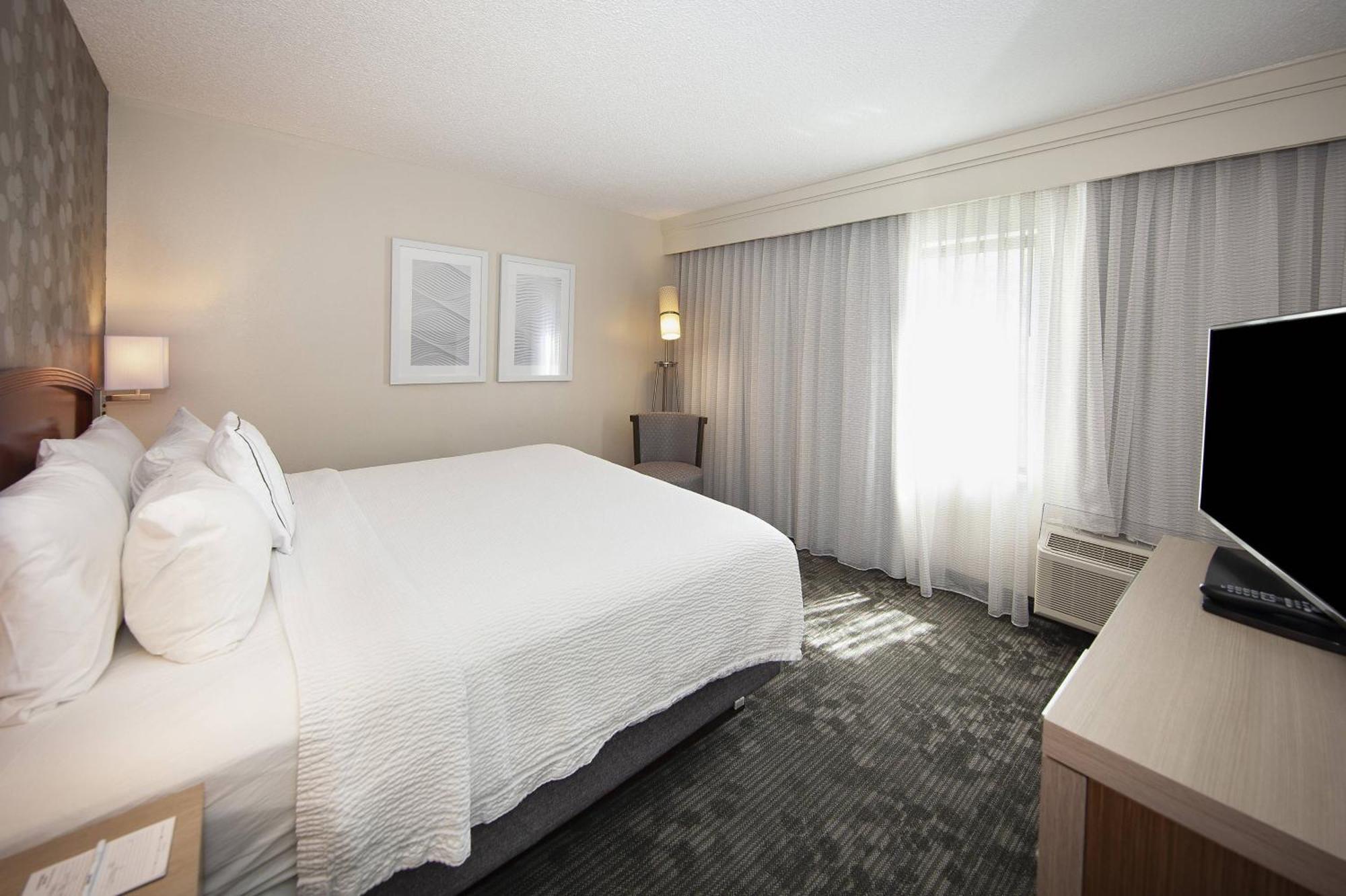 Courtyard By Marriott Valdosta Hotel Exterior foto