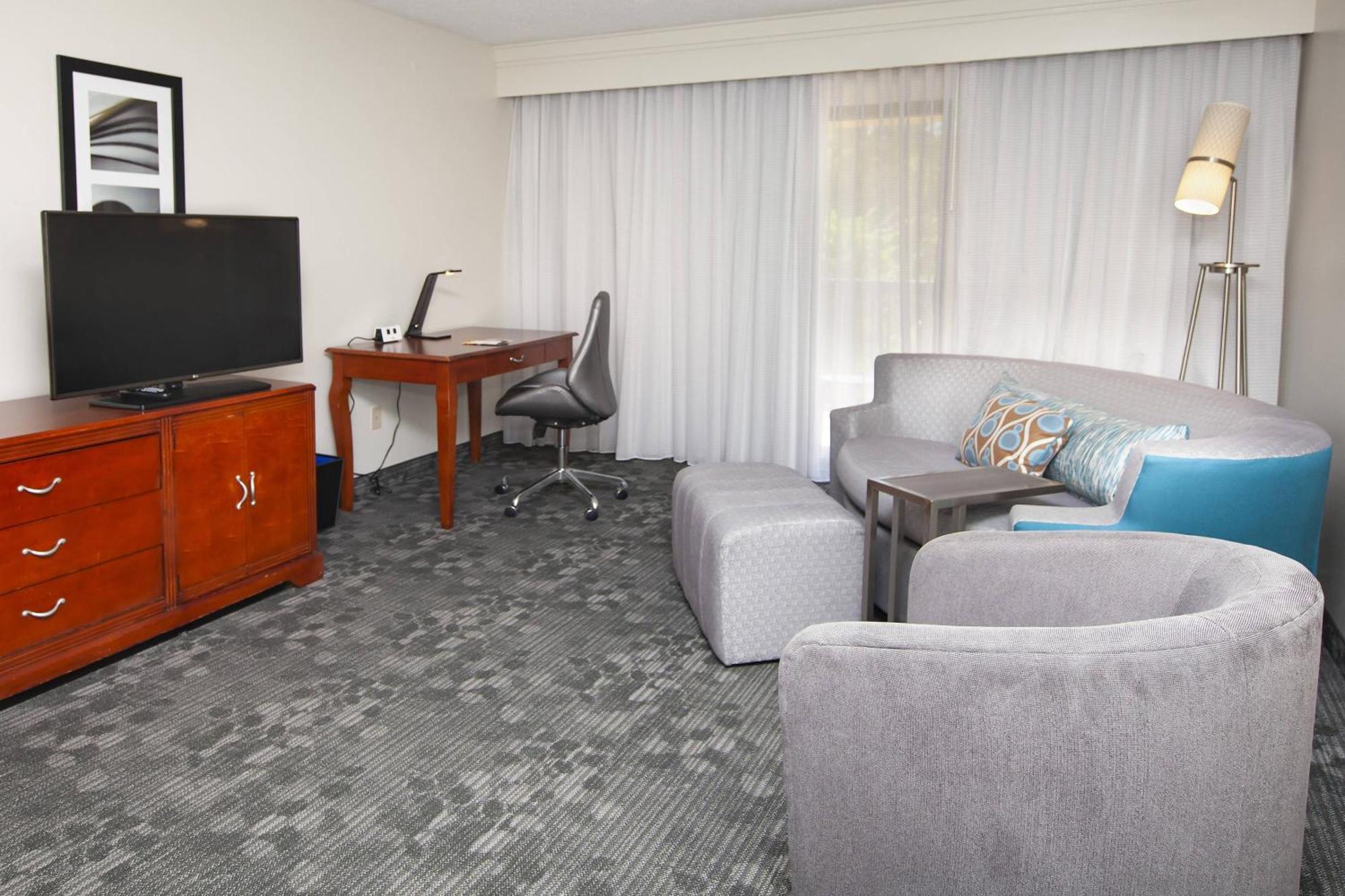 Courtyard By Marriott Valdosta Hotel Exterior foto