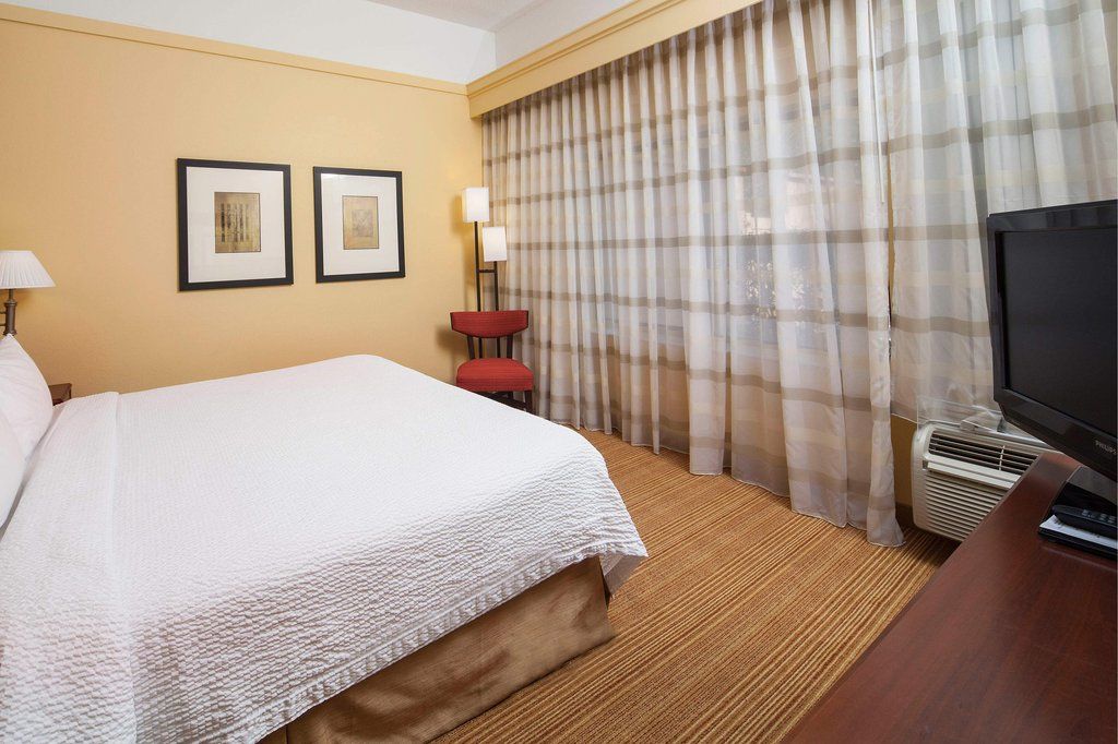 Courtyard By Marriott Valdosta Hotel Exterior foto